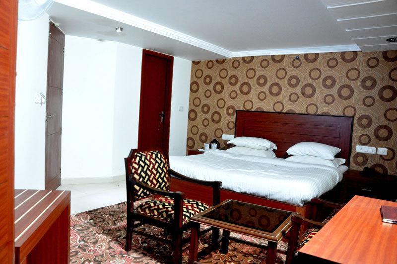 Hotel Trinetar Resorts Batoti Luaran gambar