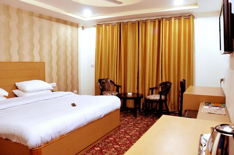 Hotel Trinetar Resorts Batoti Luaran gambar