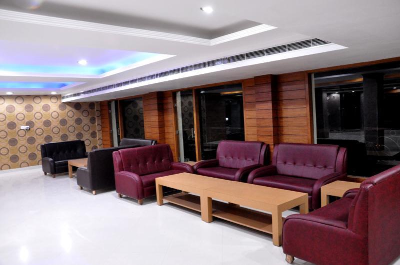 Hotel Trinetar Resorts Batoti Luaran gambar