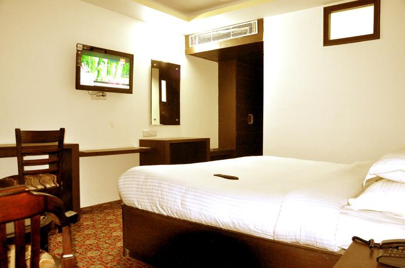 Hotel Trinetar Resorts Batoti Luaran gambar