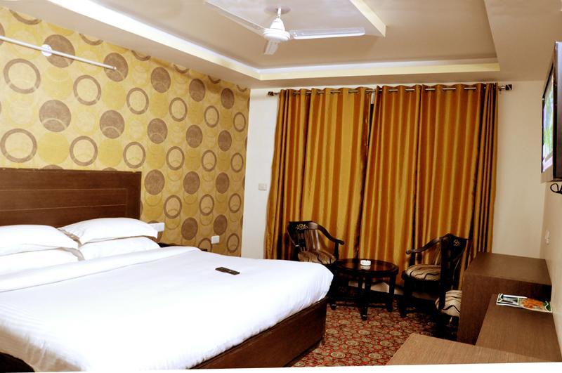 Hotel Trinetar Resorts Batoti Luaran gambar