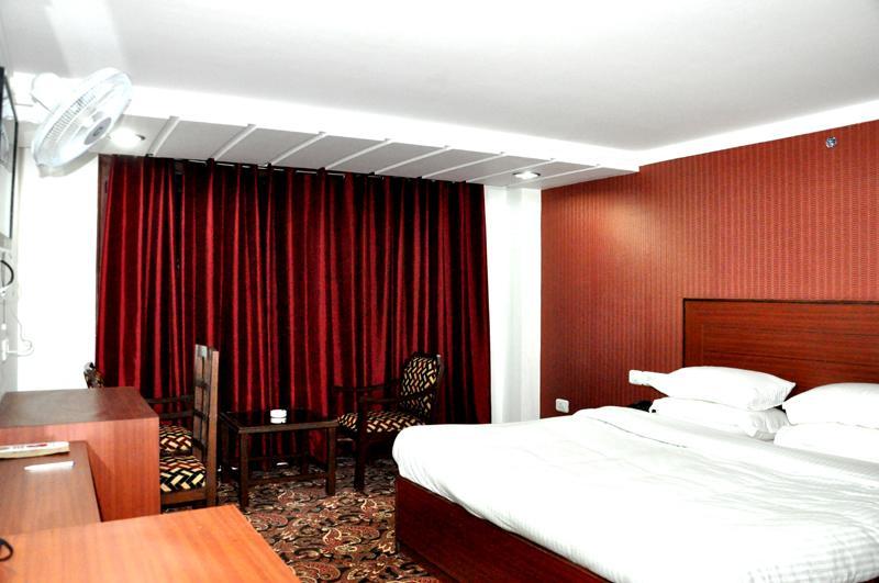 Hotel Trinetar Resorts Batoti Luaran gambar