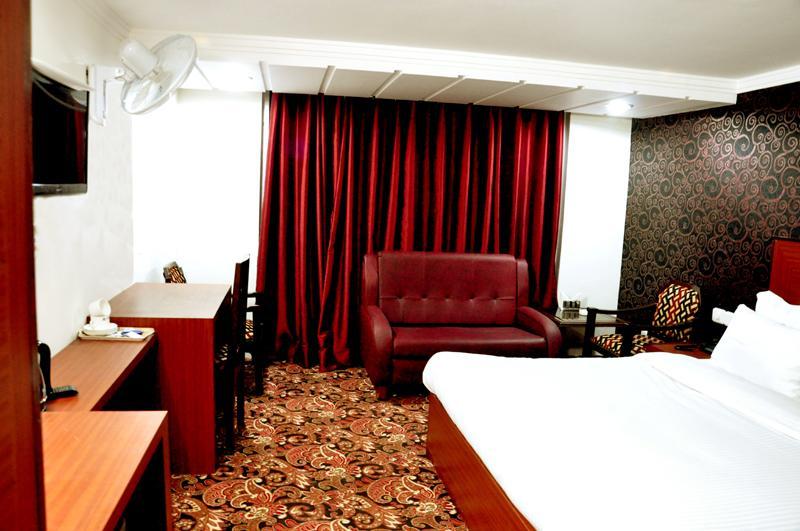Hotel Trinetar Resorts Batoti Luaran gambar
