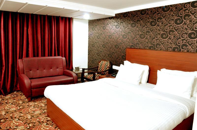 Hotel Trinetar Resorts Batoti Luaran gambar